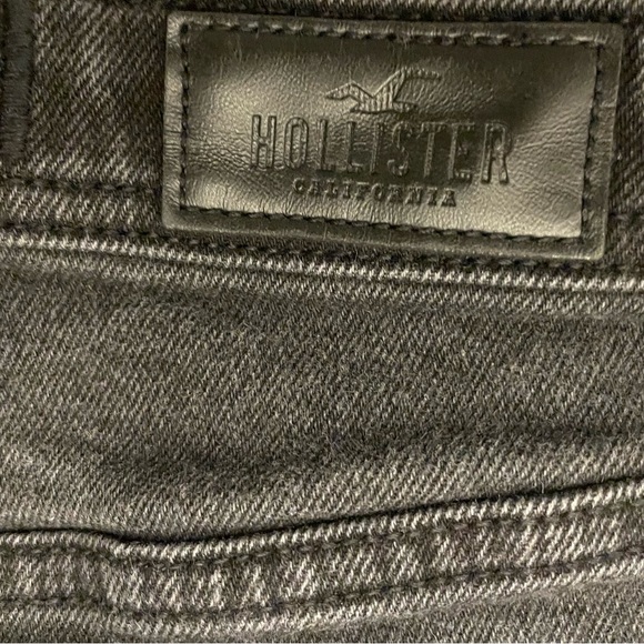 Hollister California Ultra High-Rise Mom Short 3” - Picture 4 of 5